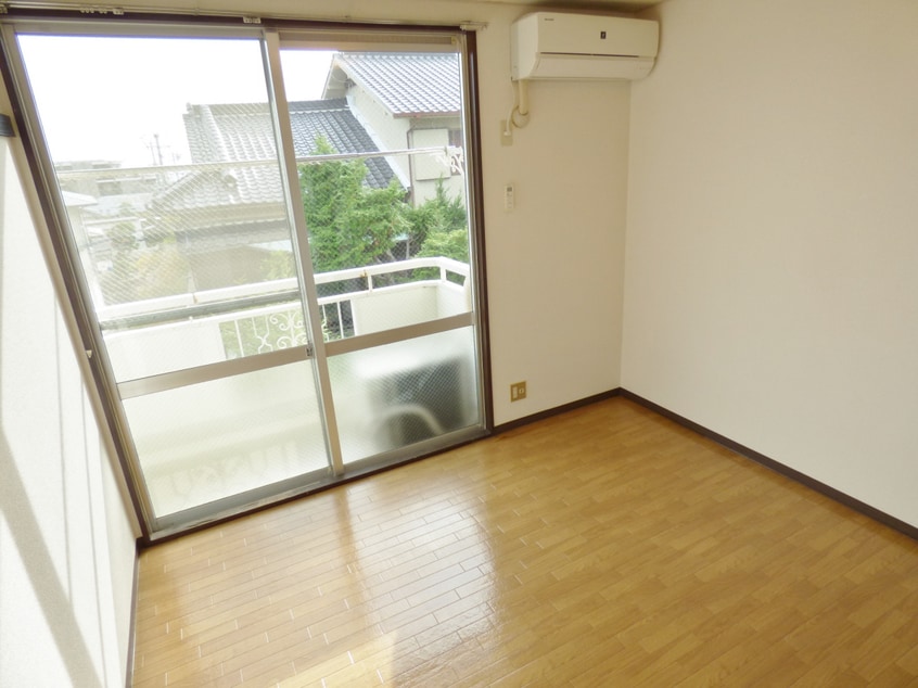 キレイな洋室 ハイツ潮見台