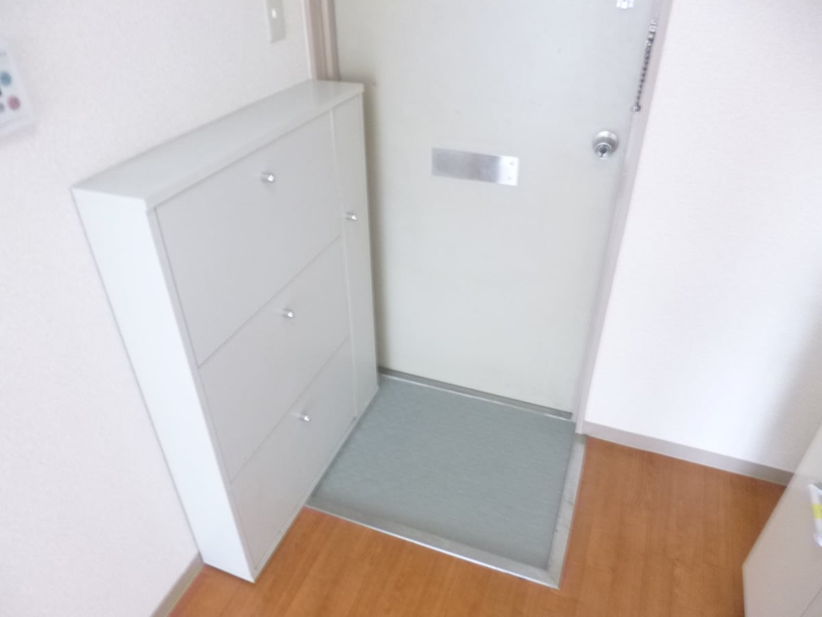 シューズボックス付の玄関 ドミトリー板宿