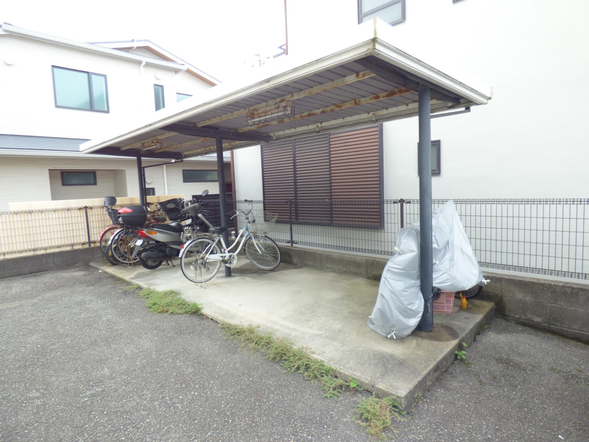 駐輪場 コニー行幸
