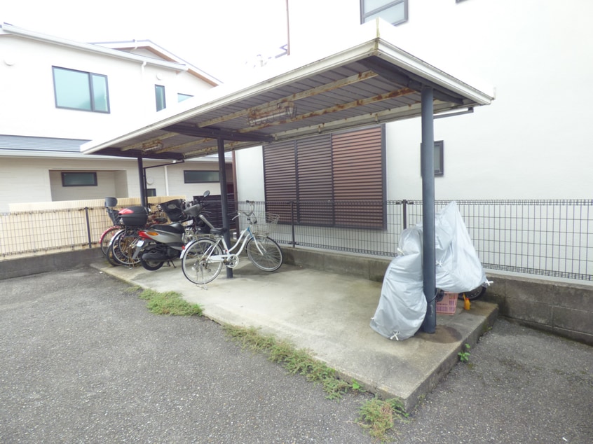 駐輪場 コニー行幸
