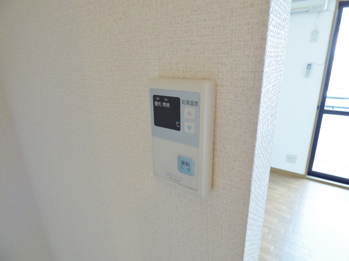 給湯器リモコン 月見山サンハイム