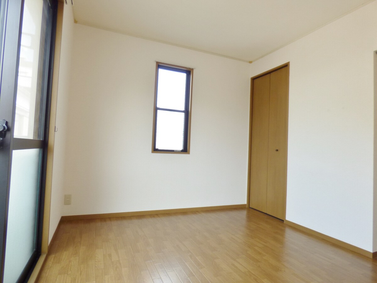 明るい洋室 月見山サンハイム