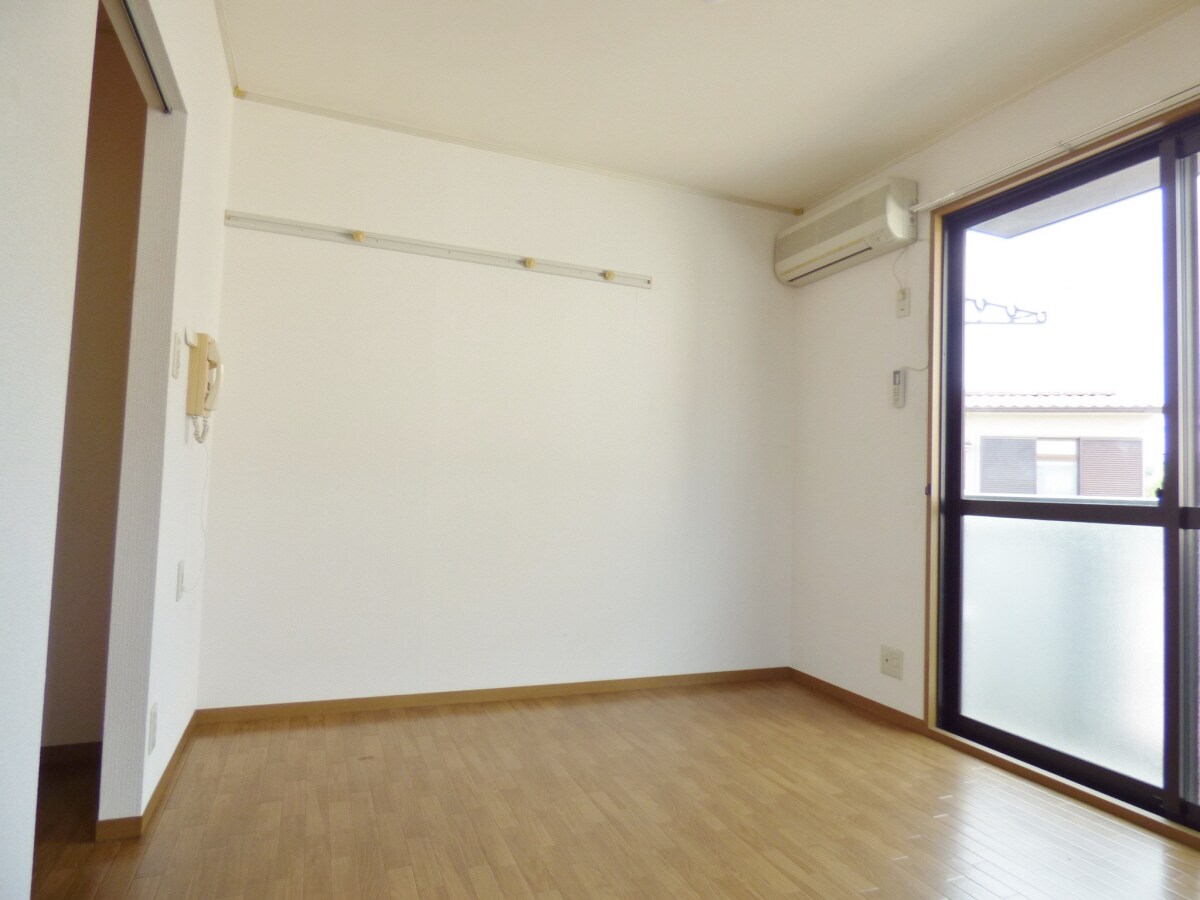 キレイな洋室 月見山サンハイム