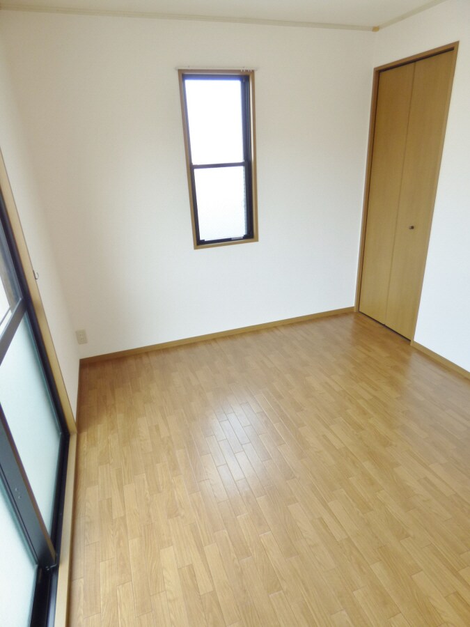 明るい洋室 月見山サンハイム