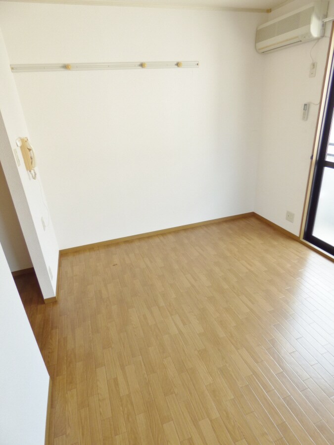 キレイな洋室 月見山サンハイム