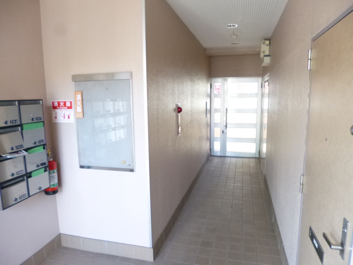 エントランス リバーサイド樫の木