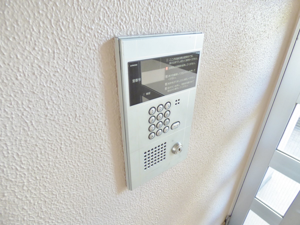 安心のオートロック完備 リバーサイド樫の木