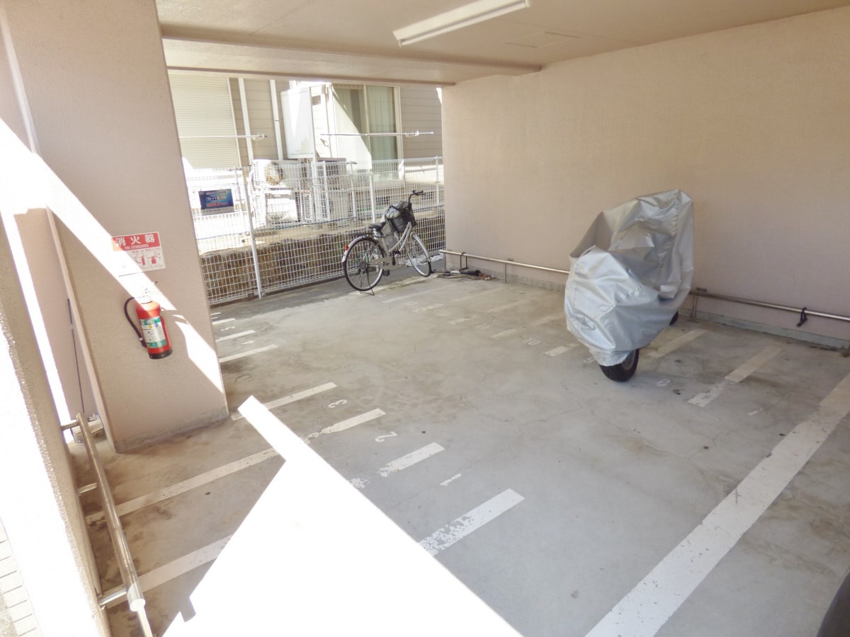 駐輪場 リバーサイド樫の木