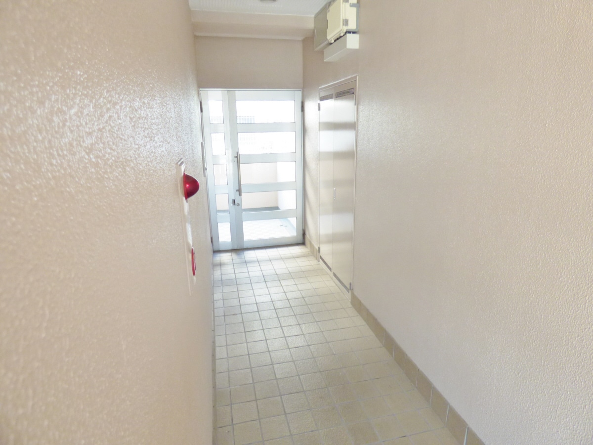 エントランス リバーサイド樫の木