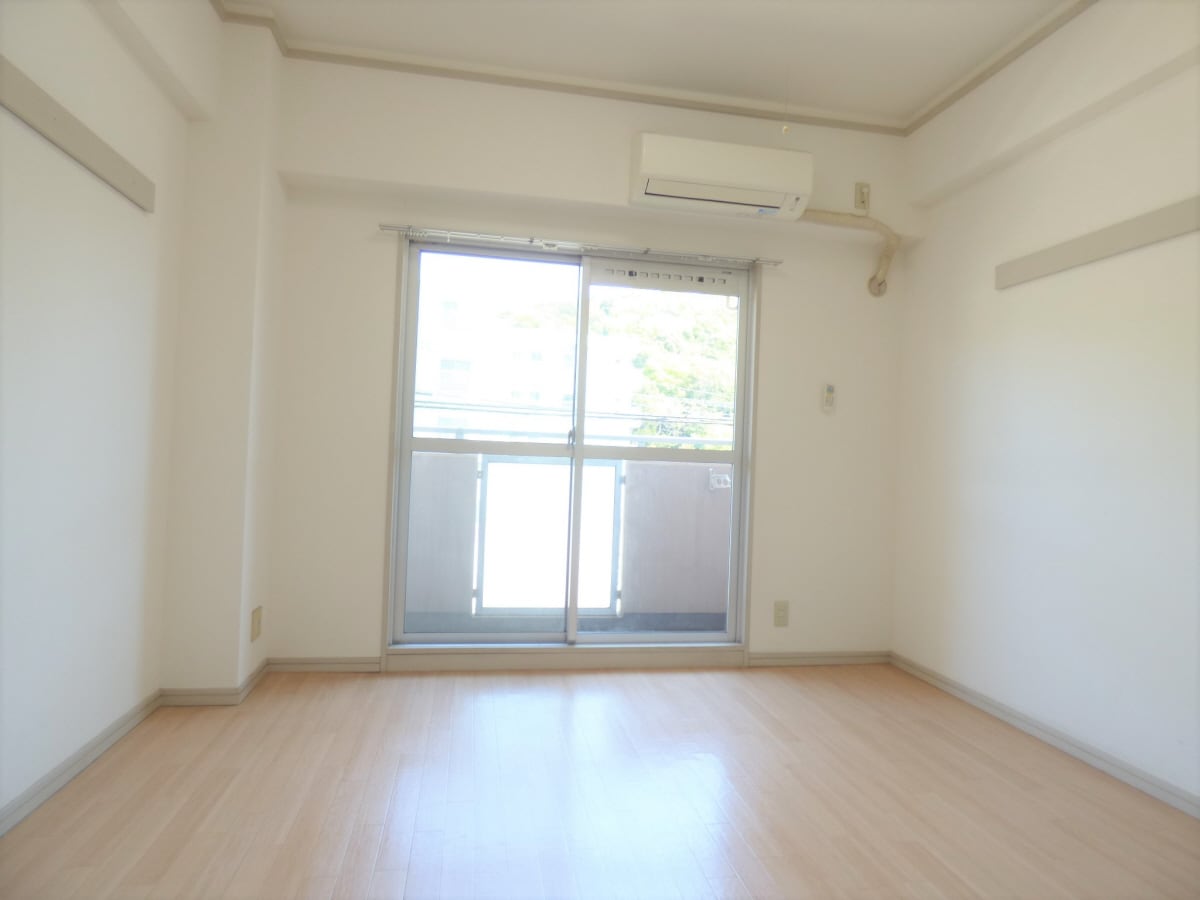 明るい洋室 リバーサイド樫の木