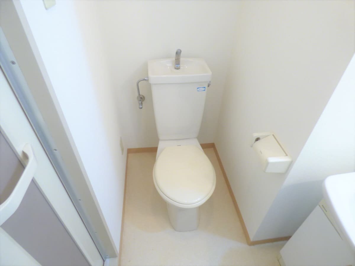 清潔感のあるトイレ リバーサイド樫の木