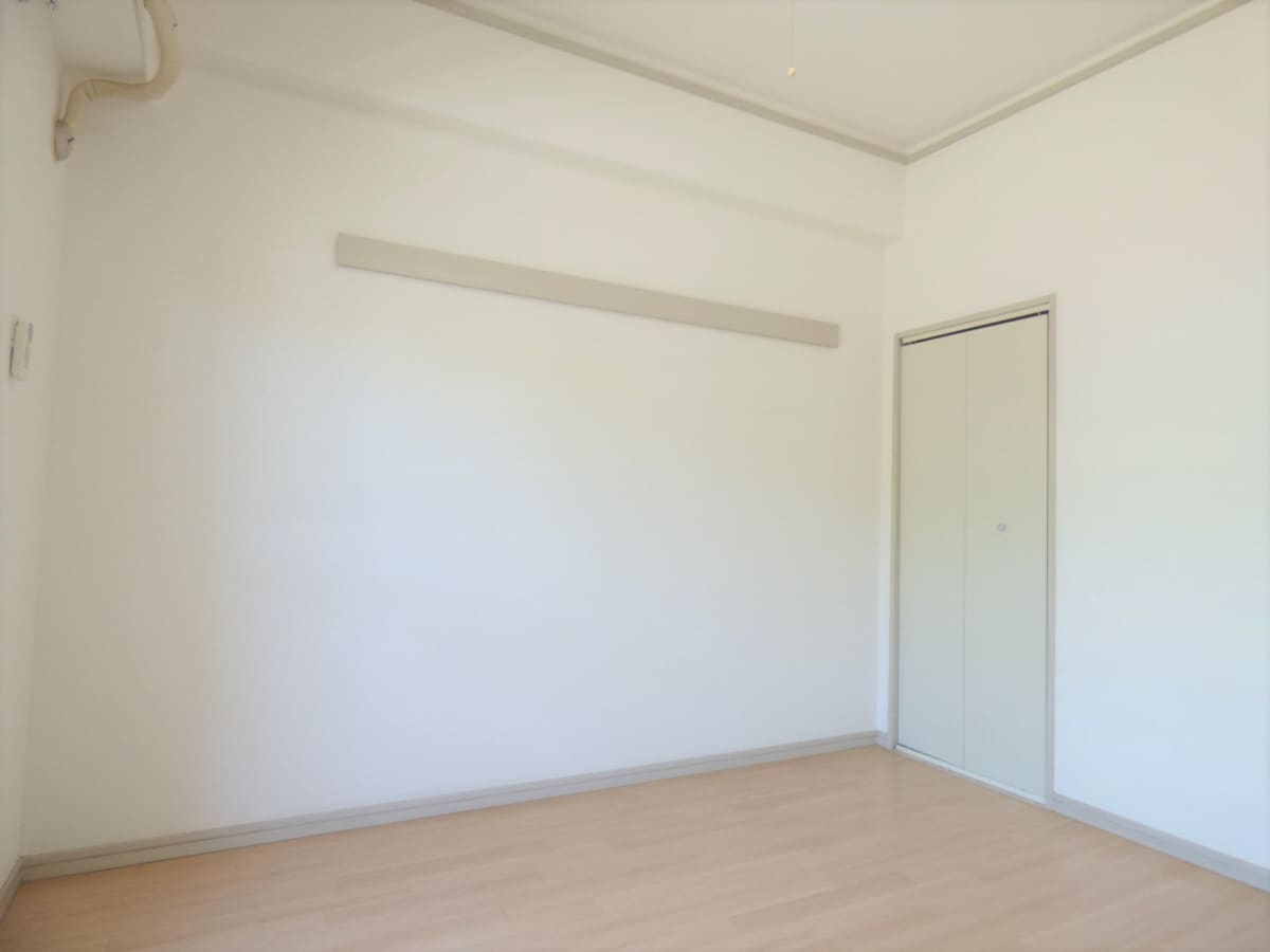 明るい洋室 リバーサイド樫の木