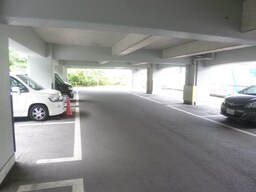 １階敷地内駐車場完備