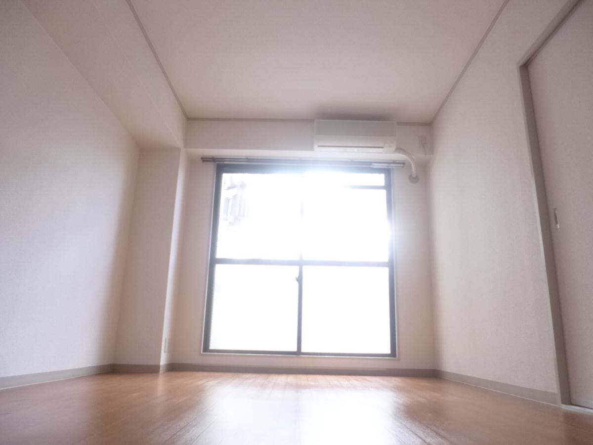 キレイなフローリング ドミトリー板宿