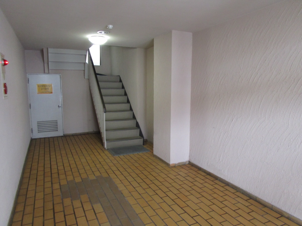 エントランス ドミトリー板宿