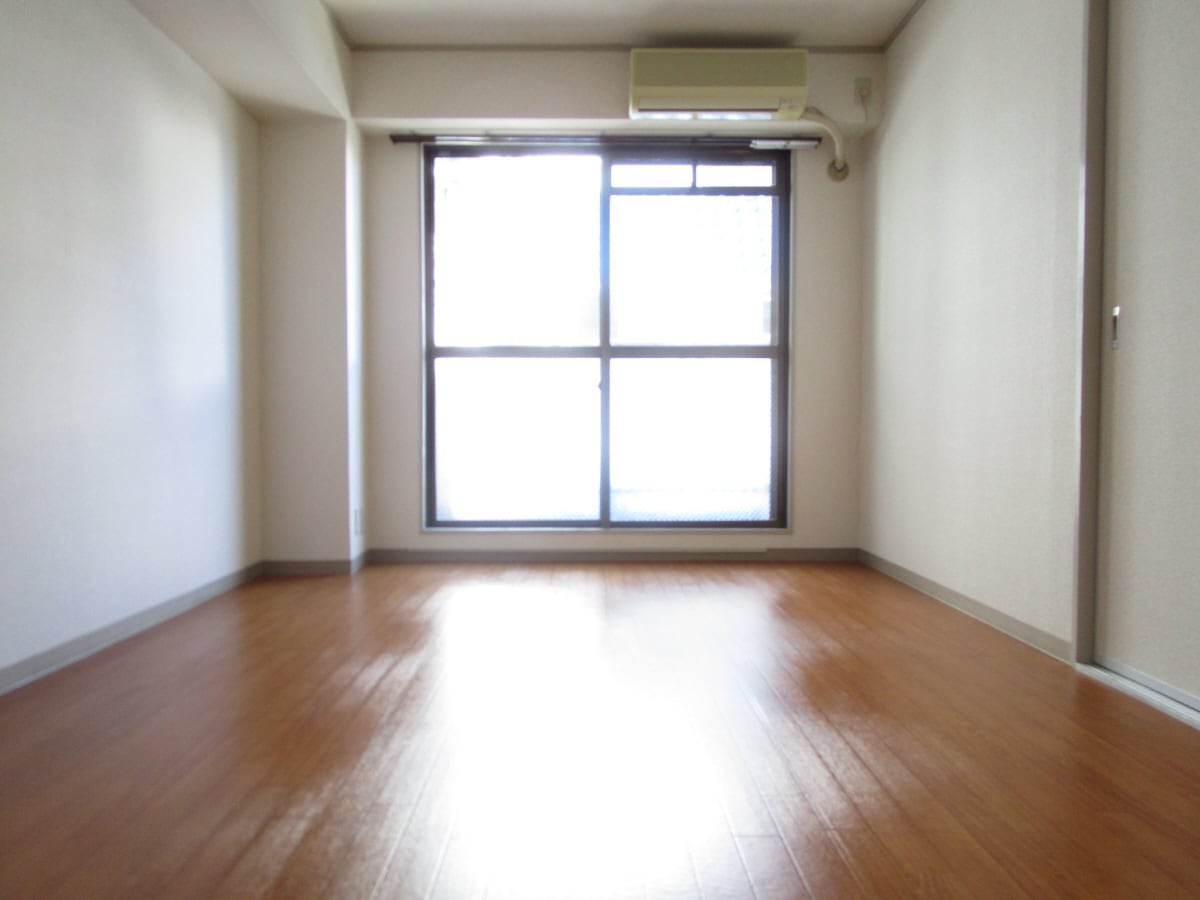 キレイなフローリング ドミトリー板宿