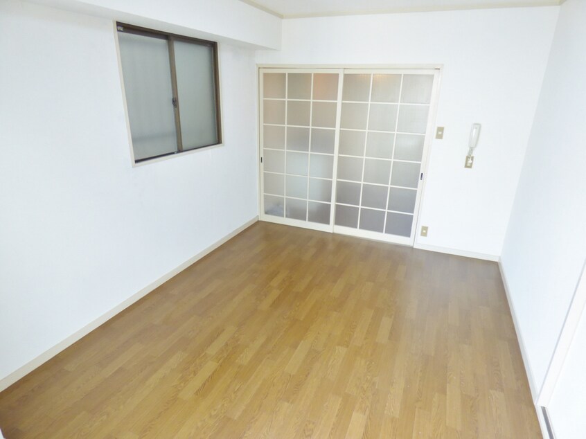 キレイなフローリング ドミトリー板宿