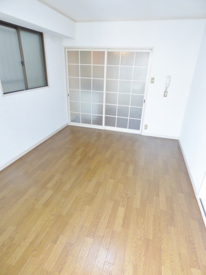 キレイなフローリング ドミトリー板宿