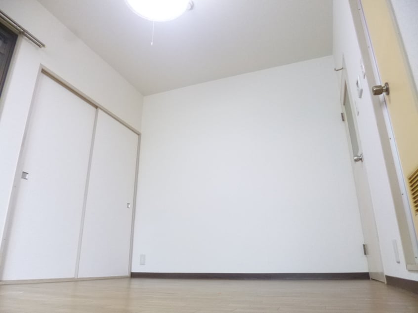 キレイなフローリング ドミトリー板宿