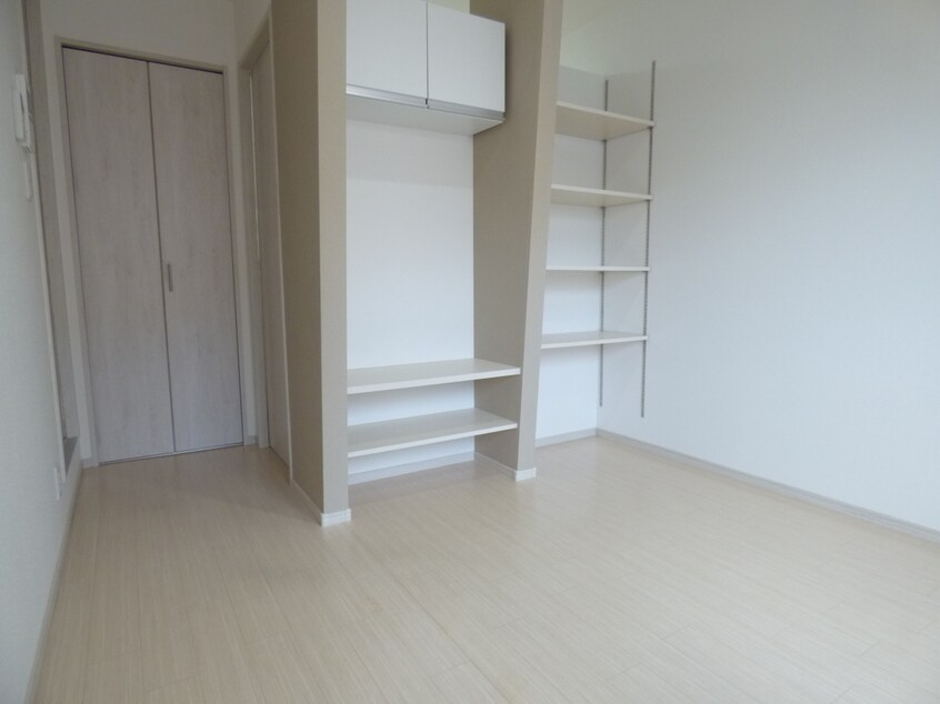 キレイな洋室 エヌエムキャラントドゥ