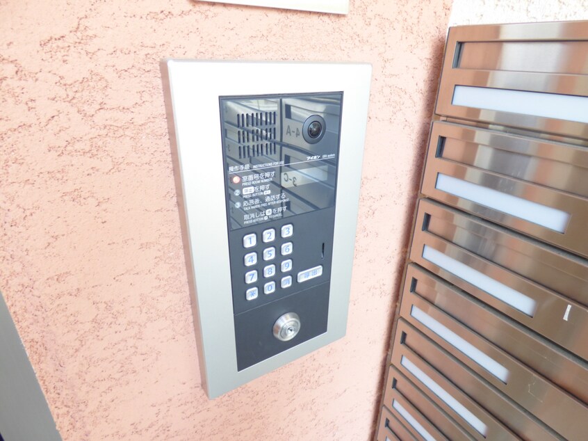 安心のオートロック完備 エヌエムキャラントドゥ