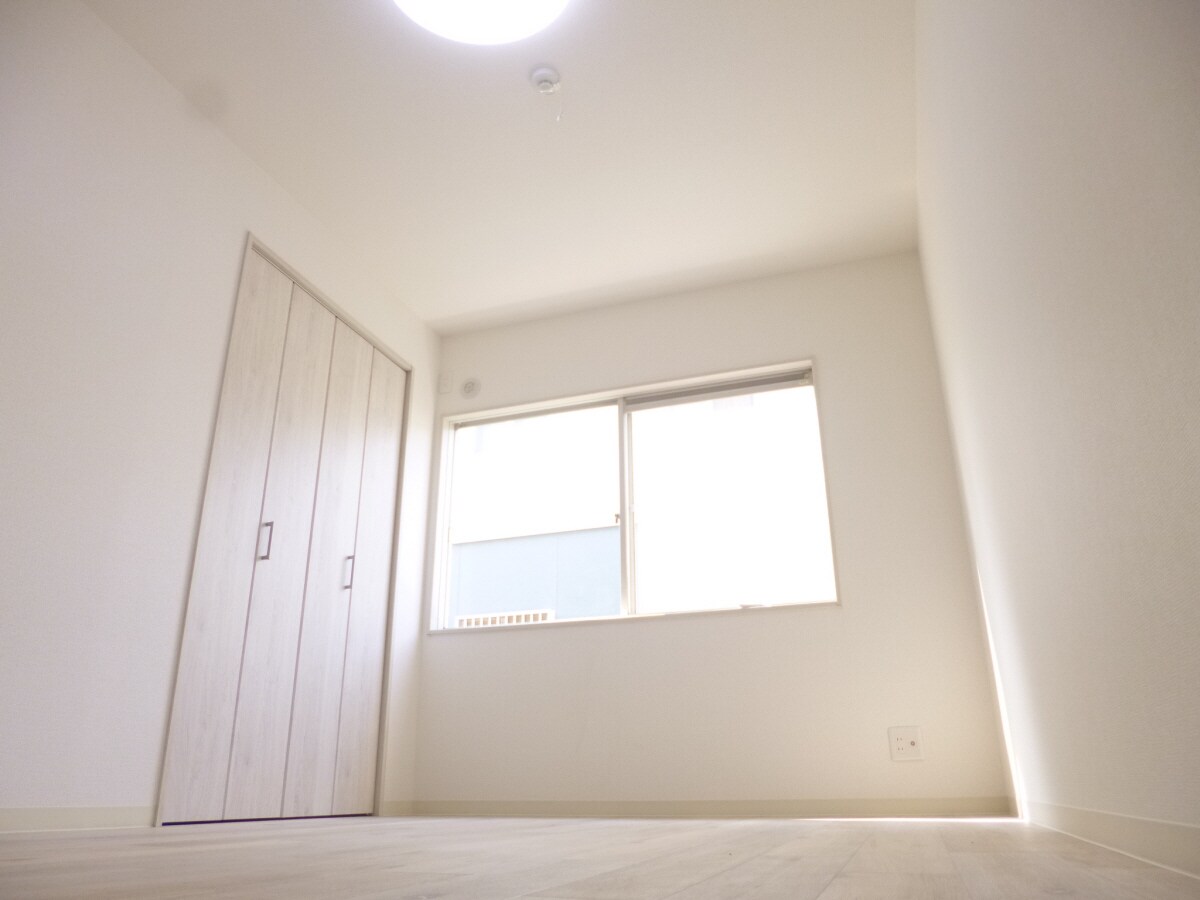 白を基調としたキレイな洋室 フレグランス南落合Ⅰ