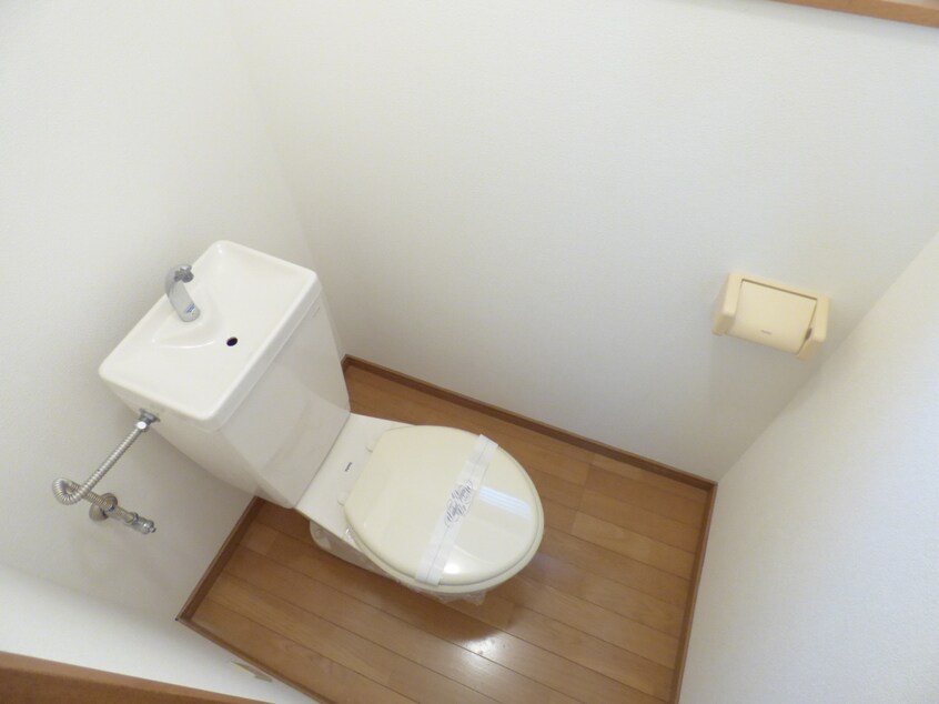 窓があり換気良好のトイレ サンスターマンション