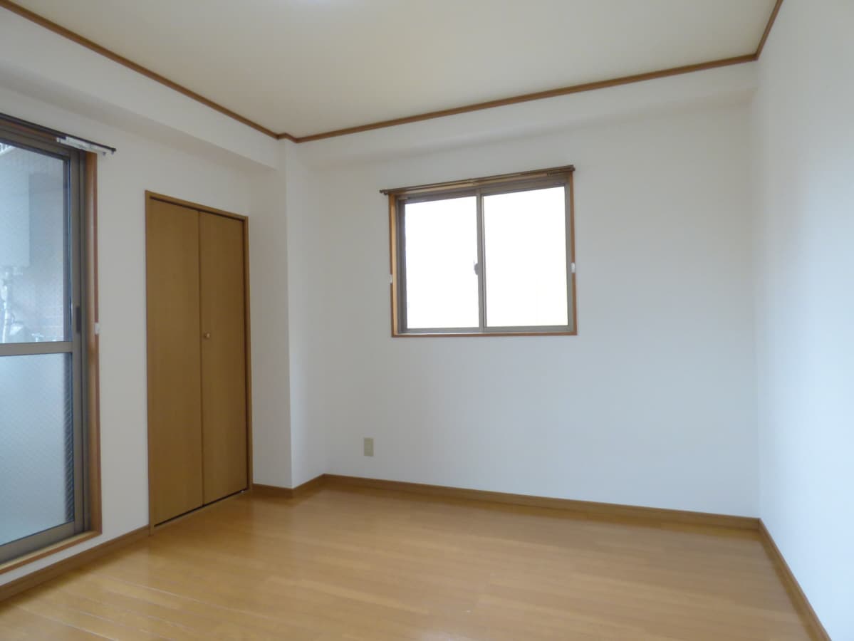 広々とした洋室 サンスターマンション