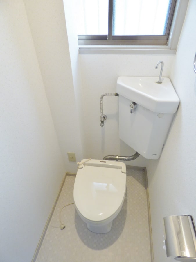 窓があり換気のよいトイレ 二葉町９丁目アパート