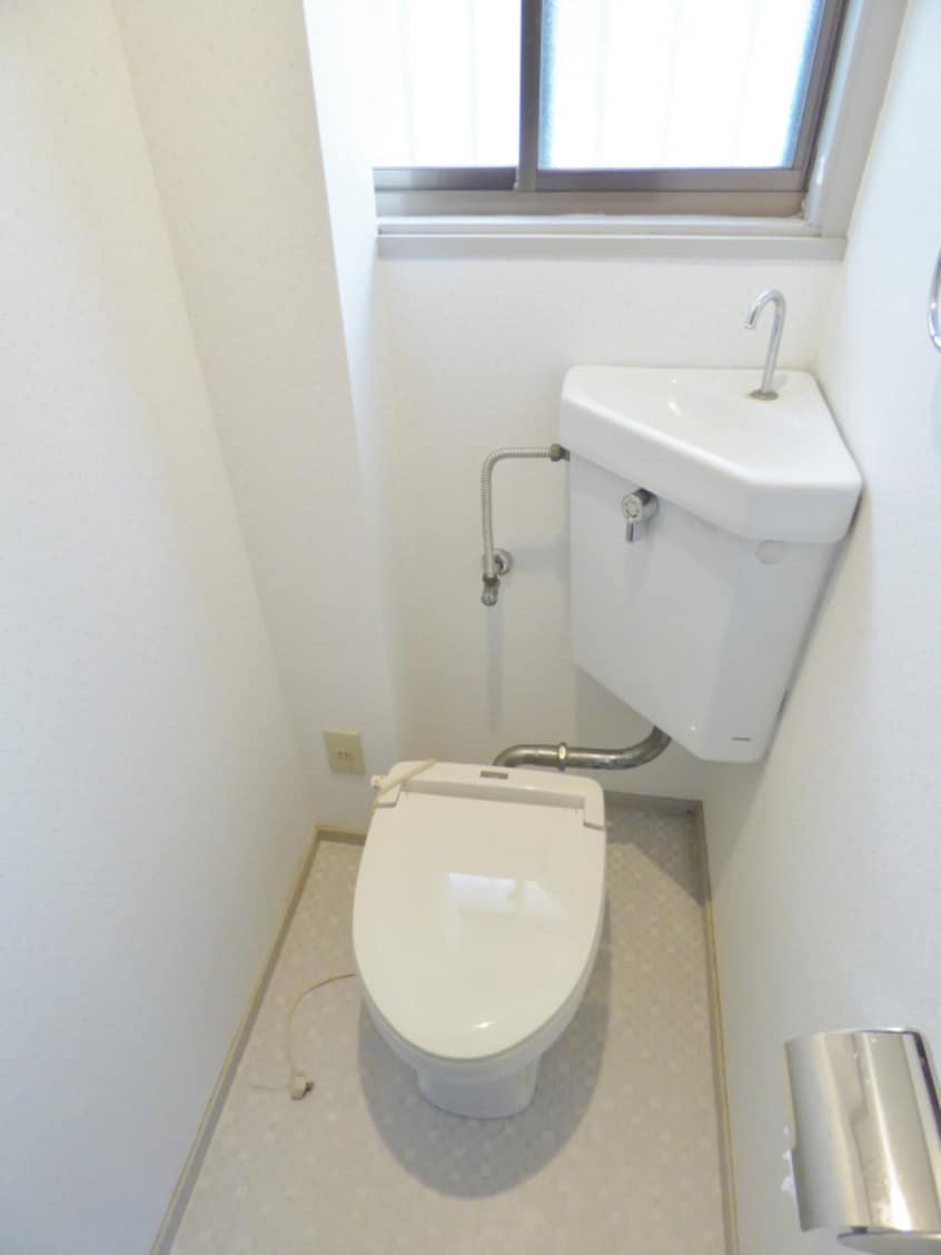 窓があり換気のよいトイレ 二葉町９丁目アパート