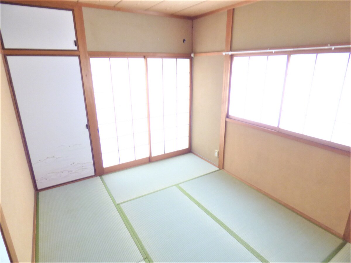 ２階の明るい和室 離宮前町１丁目貸家