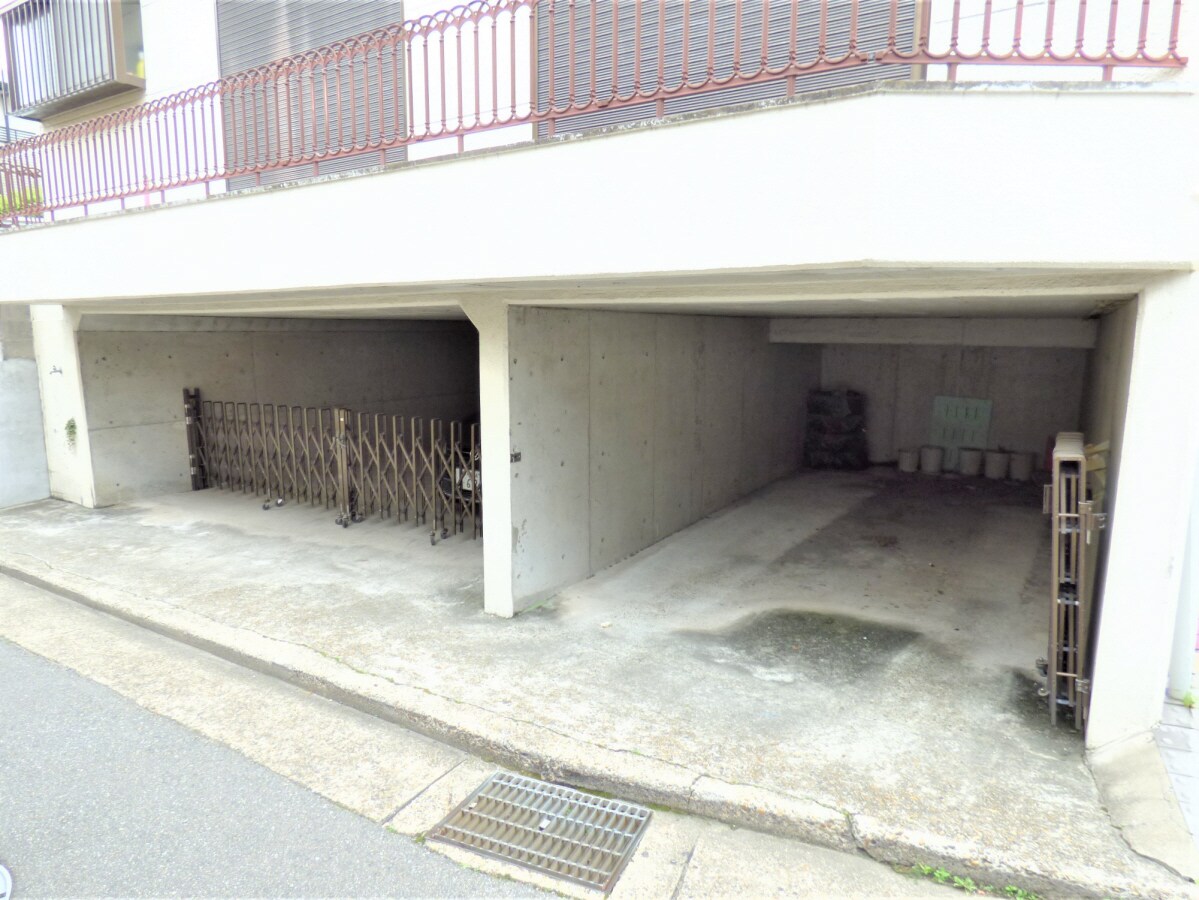 堀込車庫付 離宮前町１丁目貸家