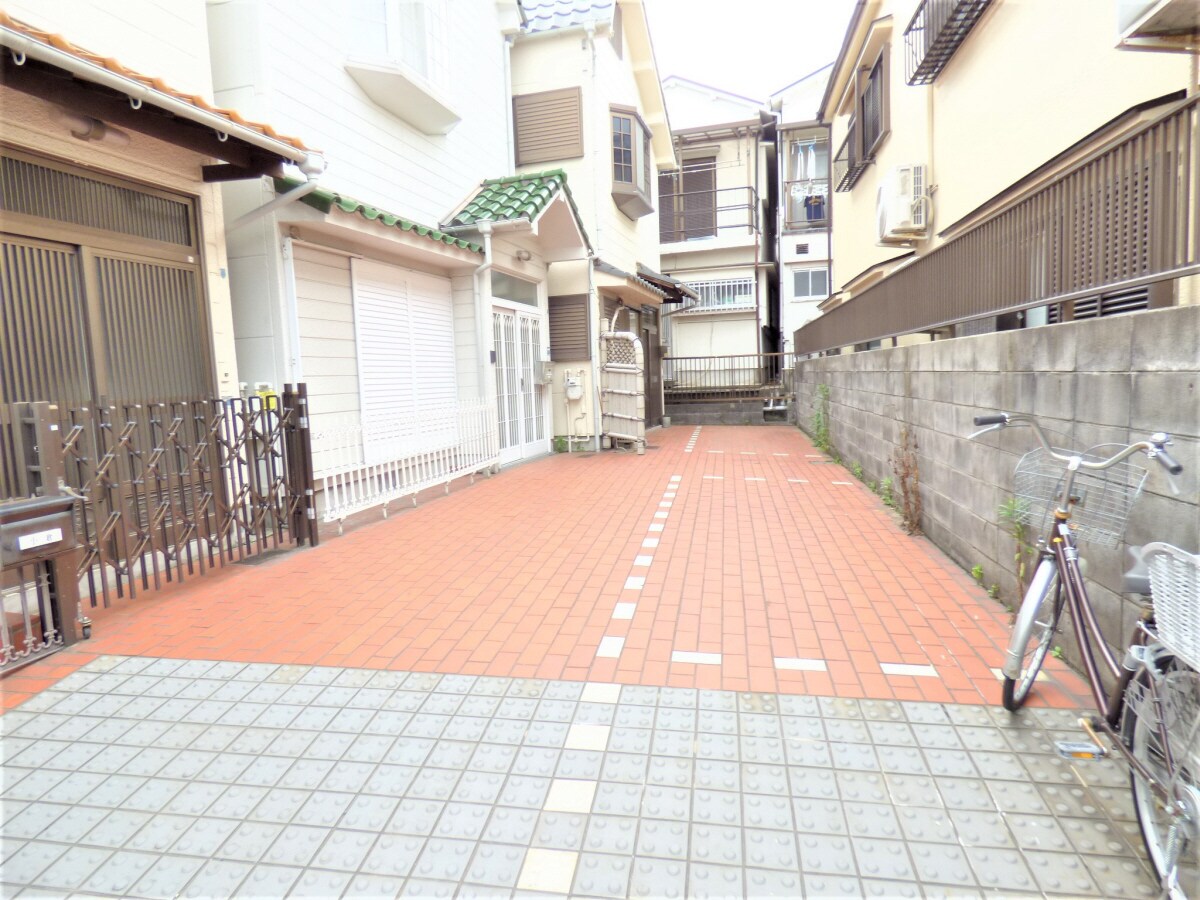 自転車・バイクがおけます 離宮前町１丁目貸家