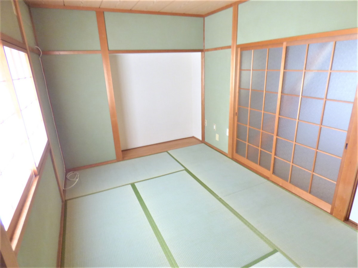 ２階のキレイな和室 離宮前町１丁目貸家