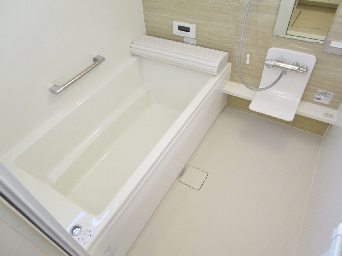 １坪タイプの追い焚き機能付バス ラ・メゾンアンソレイエ板宿