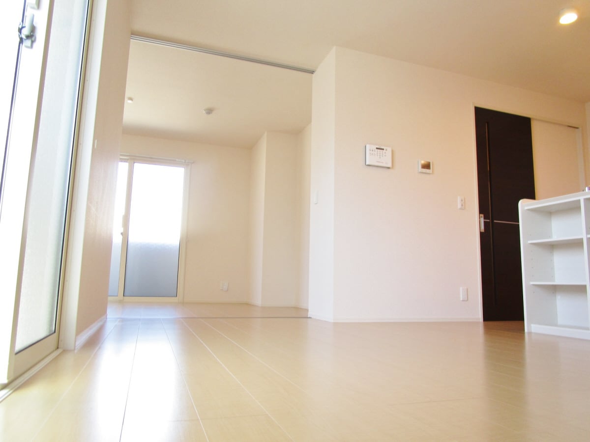 広々としたリビング ラ・メゾンアンソレイエ板宿