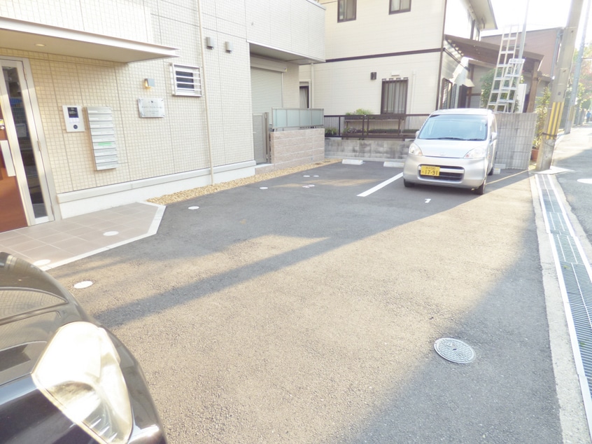 敷地内駐車場 ラ・メゾンアンソレイエ板宿