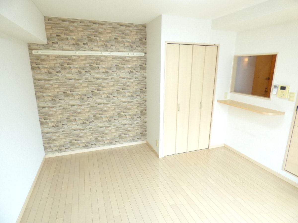 白を基調とした明るいフローリング プレアデス月見山