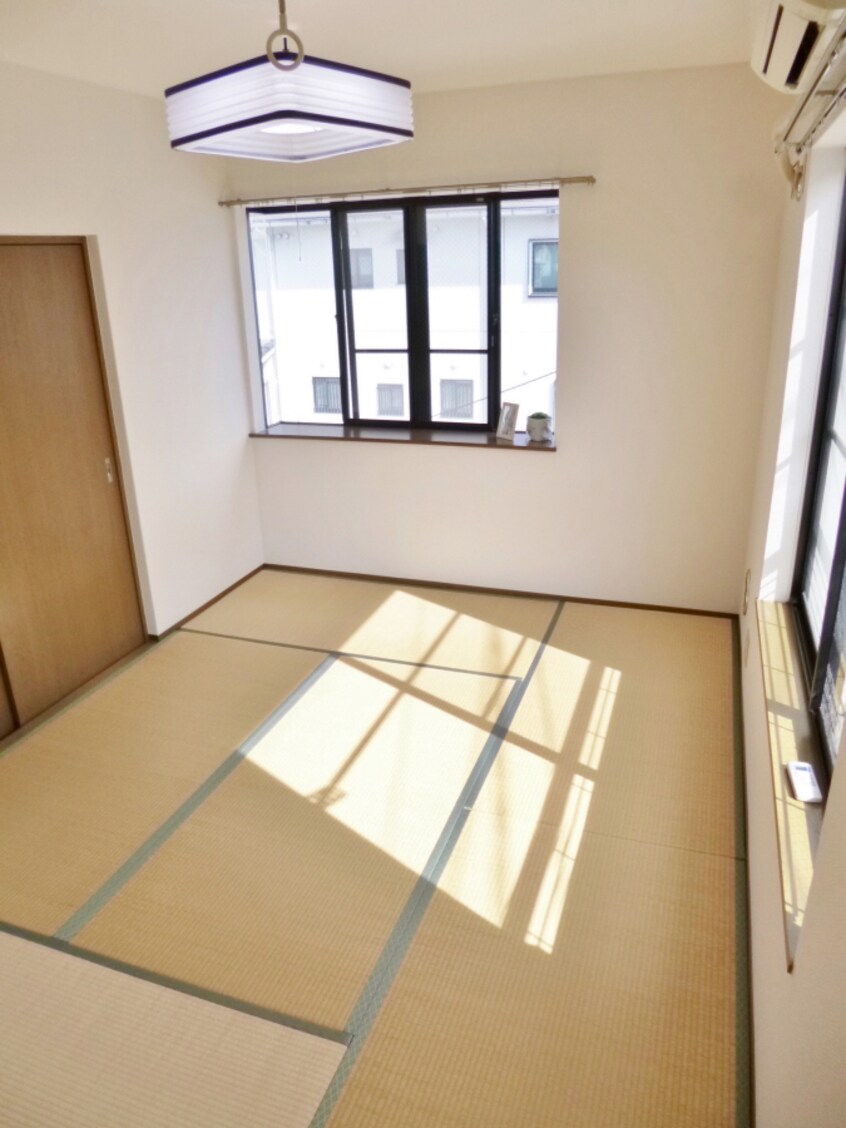 ２面採光の明るい和室 ＴハイツⅠ