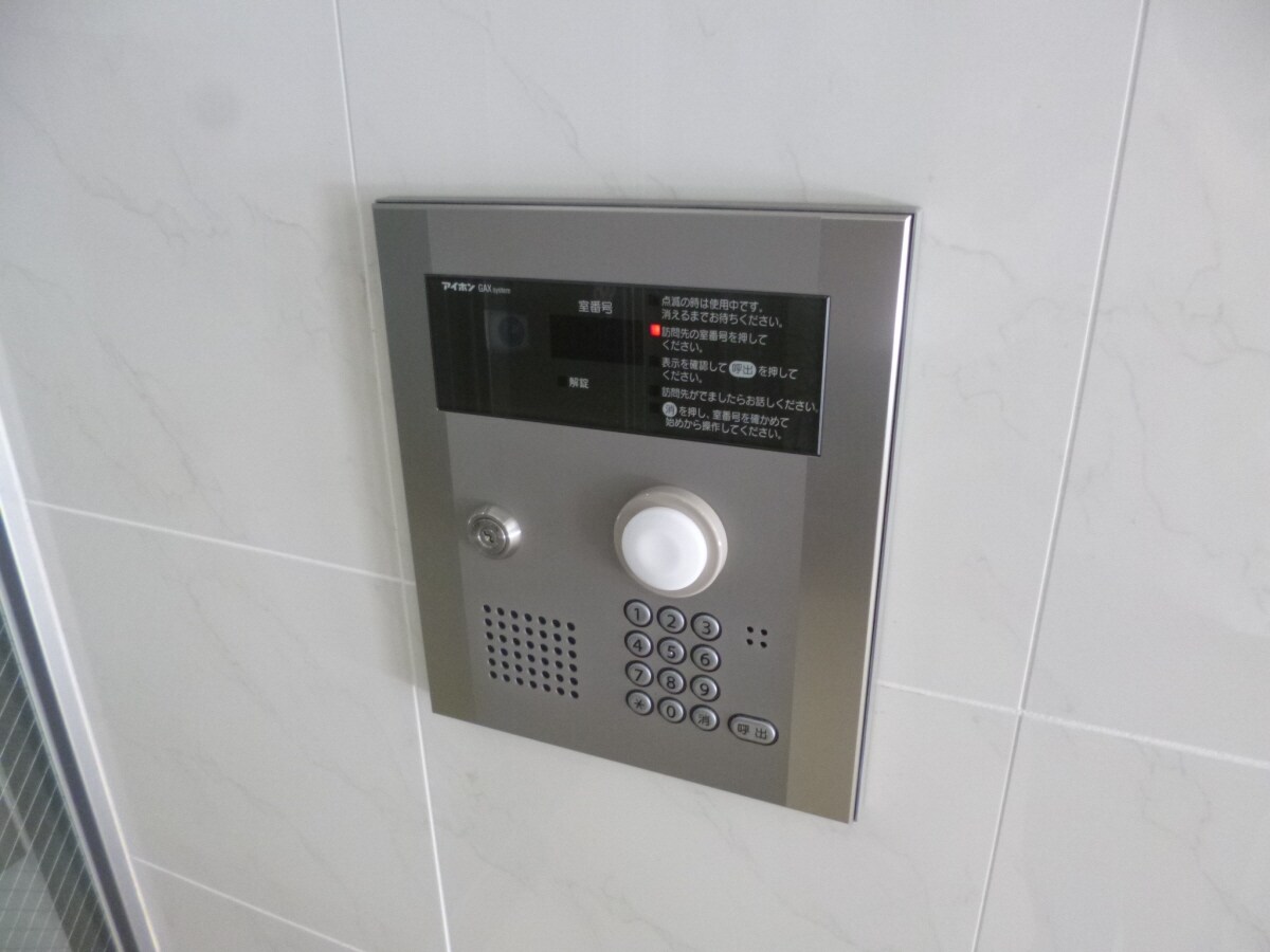 安心のオートロック完備 エトワール衣掛