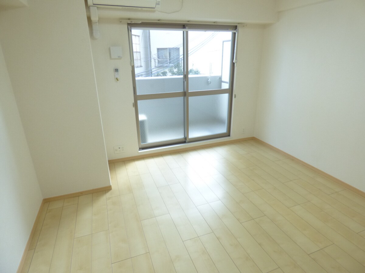 明るい洋室 エトワール衣掛