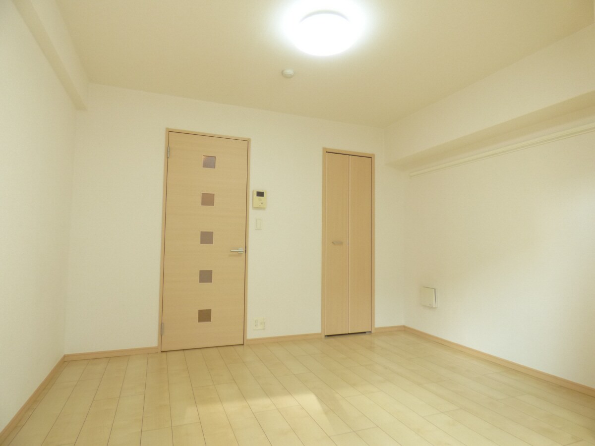 木を感じさせるオシャレなフローリング エトワール衣掛