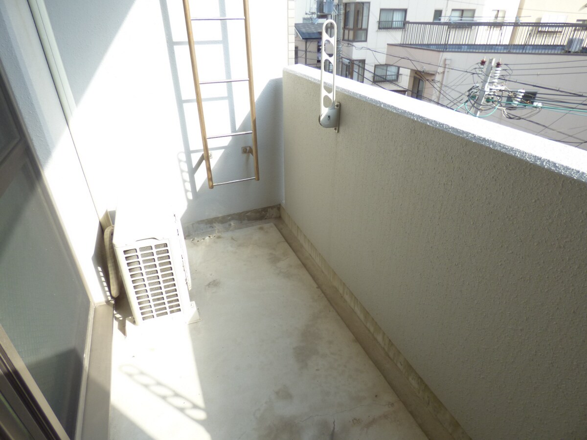 南東向きバルコニーで日当たり良好 エトワール衣掛
