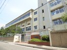 鷹取中学校(中学校/中等教育学校)まで908m ユウワコート松風