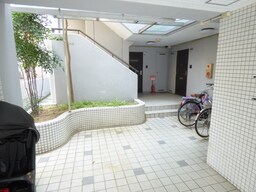 キレイなエントランス