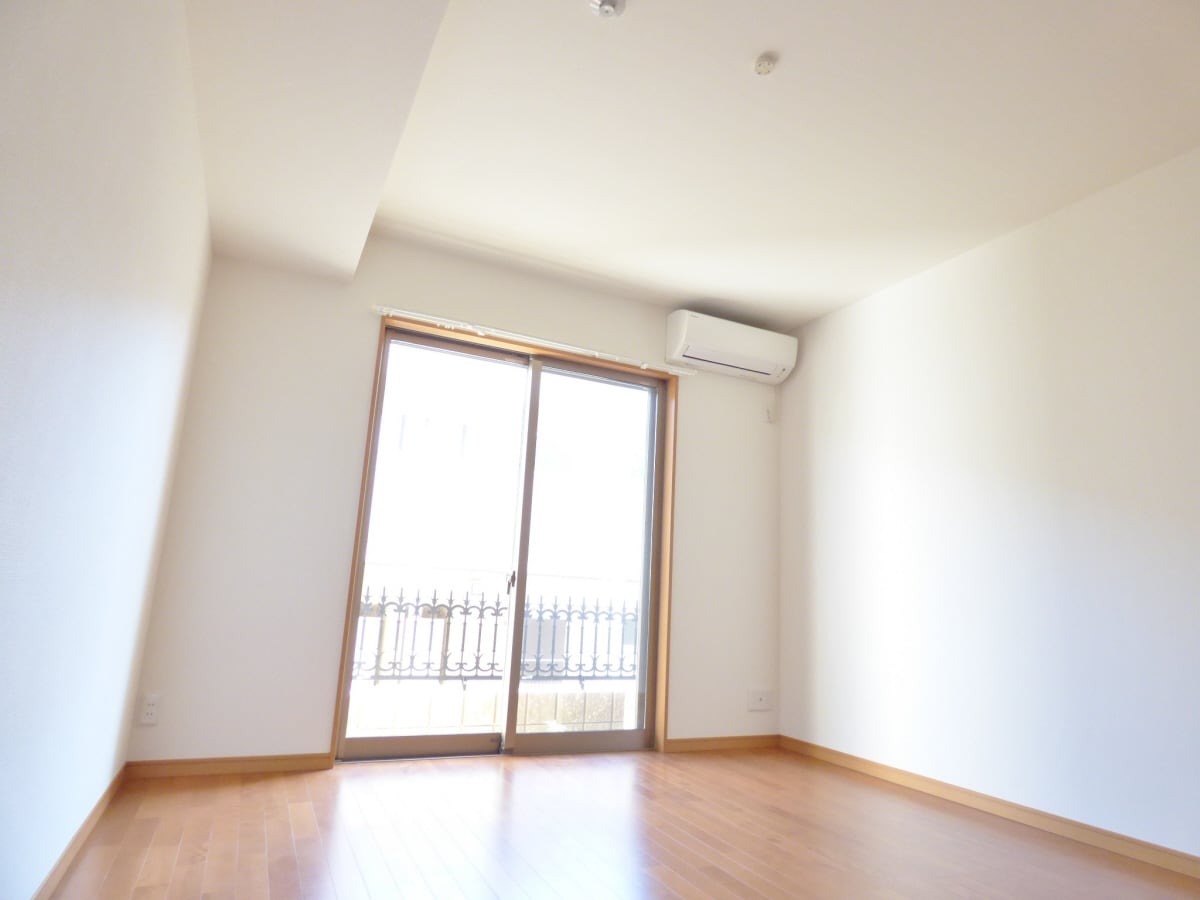 明るいフローリング ワコーレヴィアーノ須磨寺町