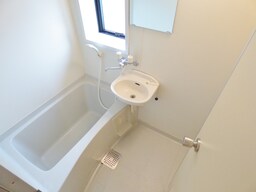窓付で換気良好の浴室