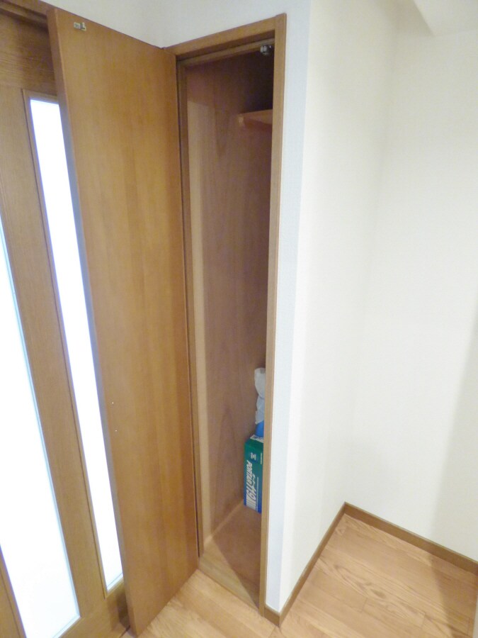 廊下の収納 グランドーレ東須磨