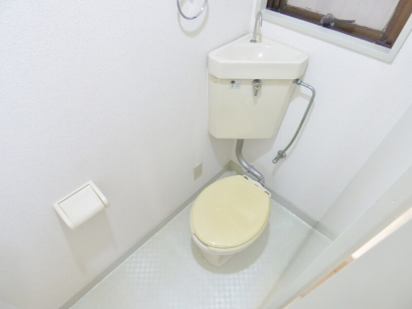 窓付で換気のよいトイレ ウィーズ板宿