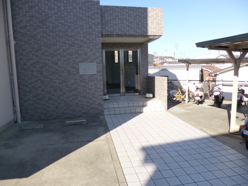 キレイなエントランス フルール須磨